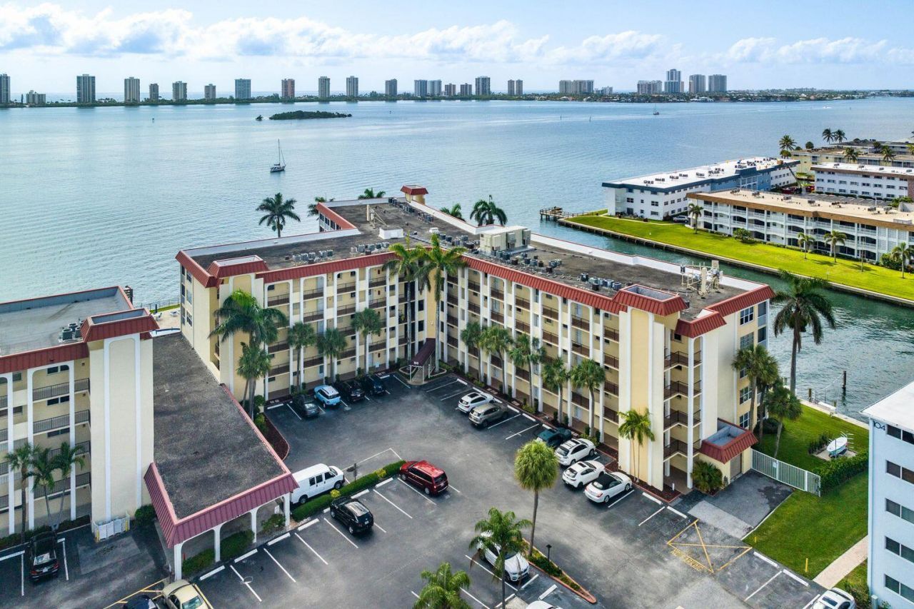 100 Paradise Harbour Boulevard, Unit 208, North Palm Beach, FL 33408 Photo