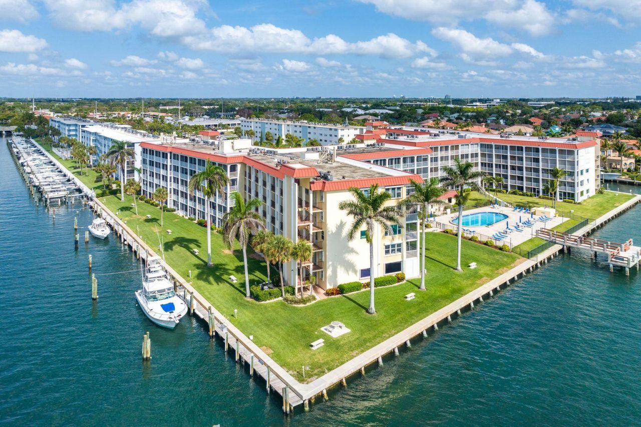 100 Paradise Harbour Boulevard, Unit 208, North Palm Beach, FL 33408 Photo