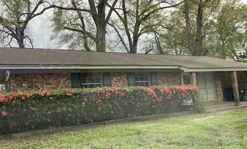 217 Oakhill, Natchez, MS 39120 Main Photo