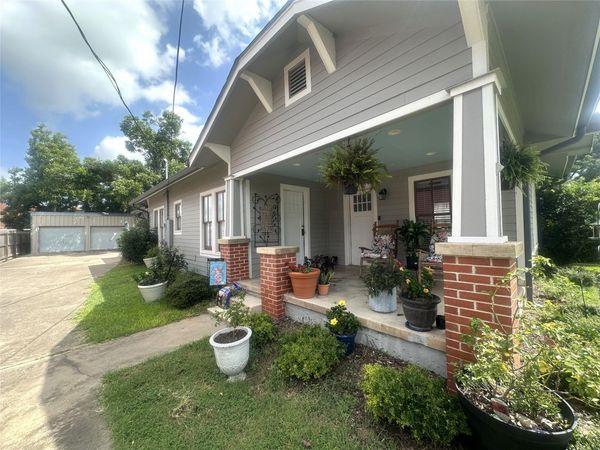 129 E Crockett ST, La Grange, TX 78945