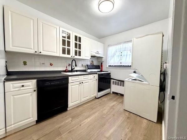 219-36 74 Avenue, Unit 323A1, Bayside, NY 11364