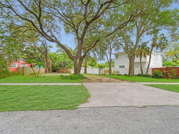 1050 CONANT AVENUE, SAFETY HARBOR, FL 34695