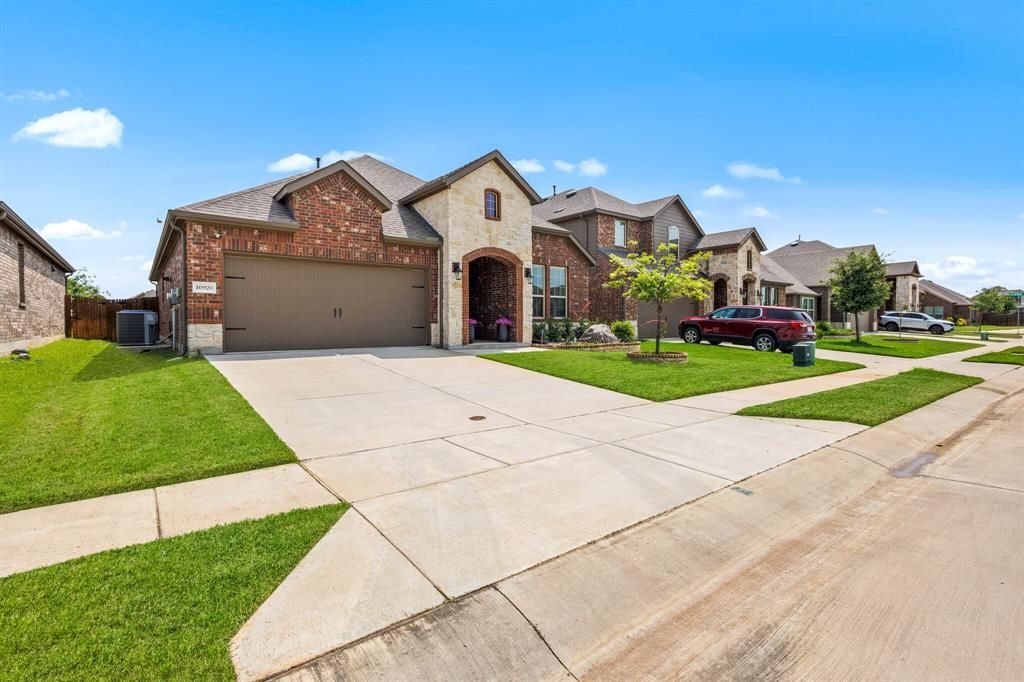 10920 Los Alamos Drive, Aubrey, TX 76227 Main Photo