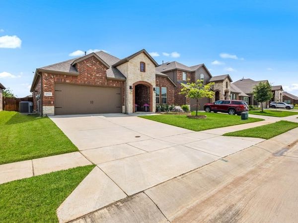 10920 Los Alamos Drive, Aubrey, TX 76227