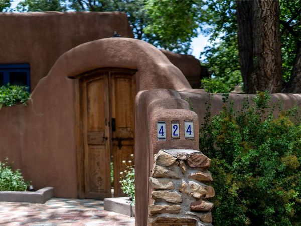 424 Arroyo Tenorio, Santa Fe, NM 87505