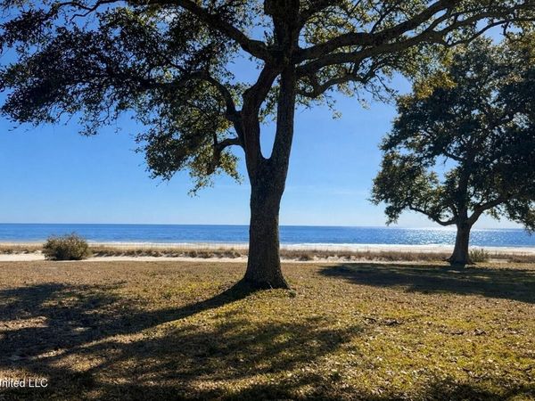 517 N Beach Boulevard, Waveland, MS 39576