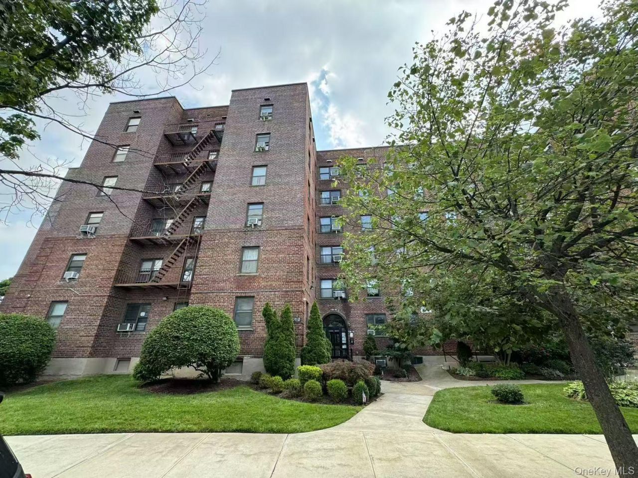 138-18 28th Road, Unit 1F, Flushing, NY 11354 Main Photo