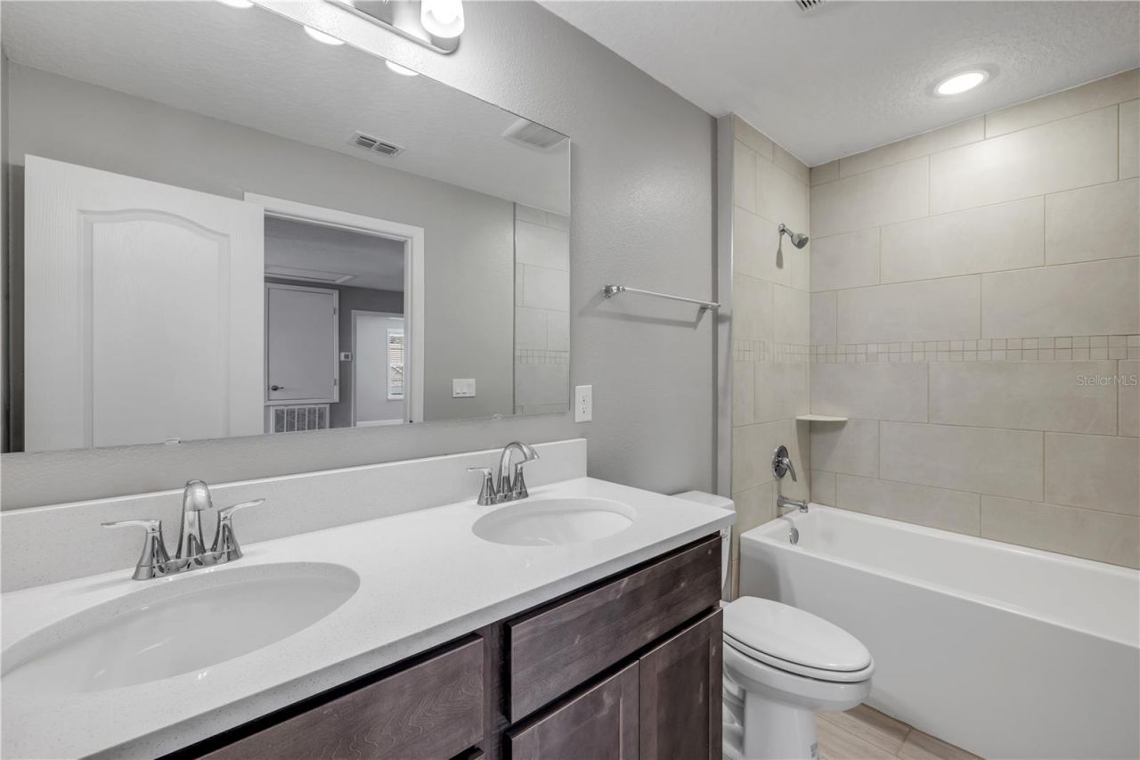 2211 Elegant Manor Circle, Edgewater, FL 32141 Photo