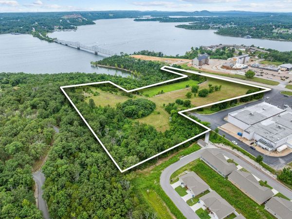 000 State Hwy 13 , Kimberling City, MO 65686