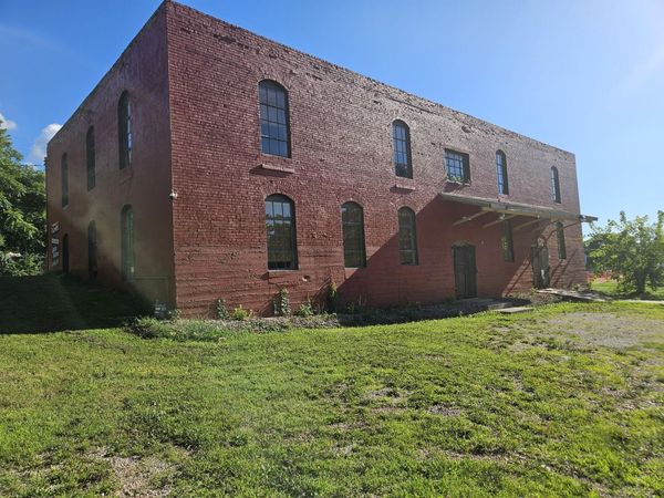 1303 W College Street, Springfield, MO 65806