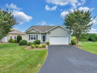 1222 8th Fairway Lane, Huddleston, VA 24104