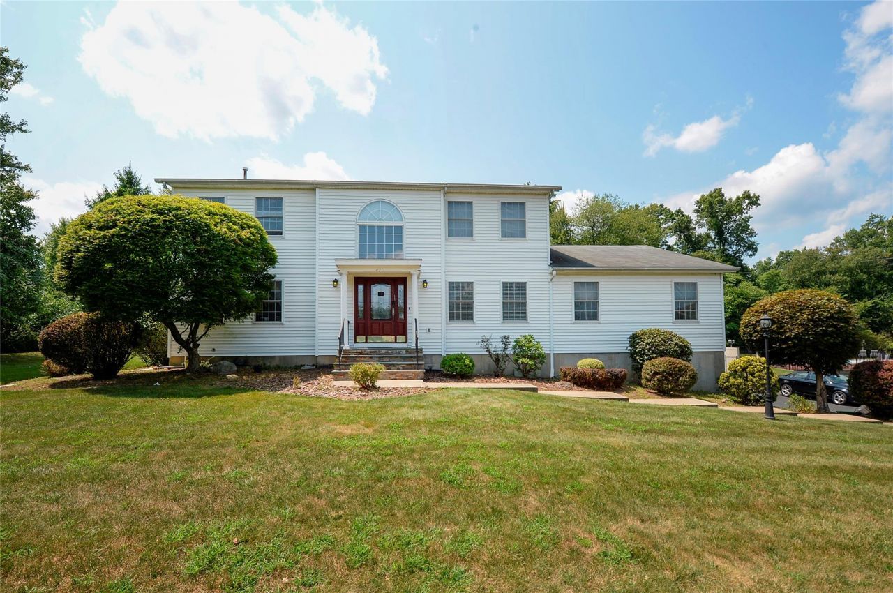 47 Red Schoolhouse Road, Chestnut Ridge, NY 10977 Main Photo