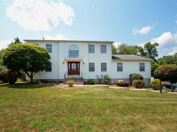 47 Red Schoolhouse Road, Chestnut Ridge, NY 10977