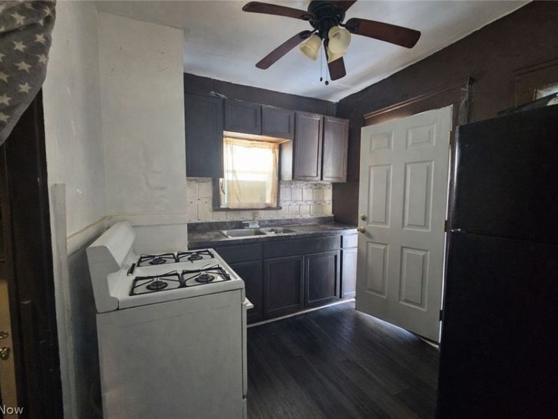 15301 Parkgrove Avenue, Cleveland, OH 44110 Photo 6