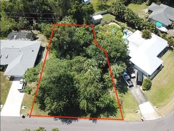 261 Del Monte Road , Sebastian, FL 32958