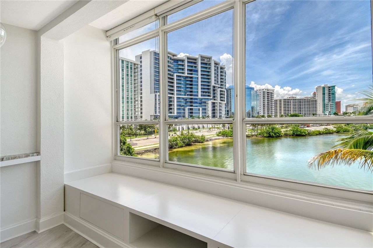 660 Golden Gate Point, Unit 32, Sarasota, FL 34236 Photo