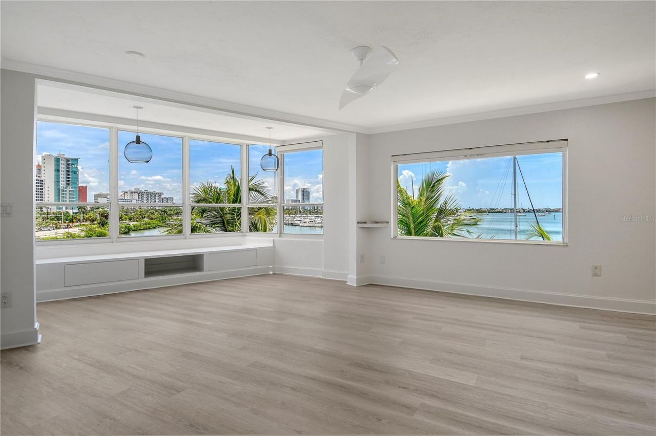 660 Golden Gate Point, Unit 32, Sarasota, FL 34236 Photo