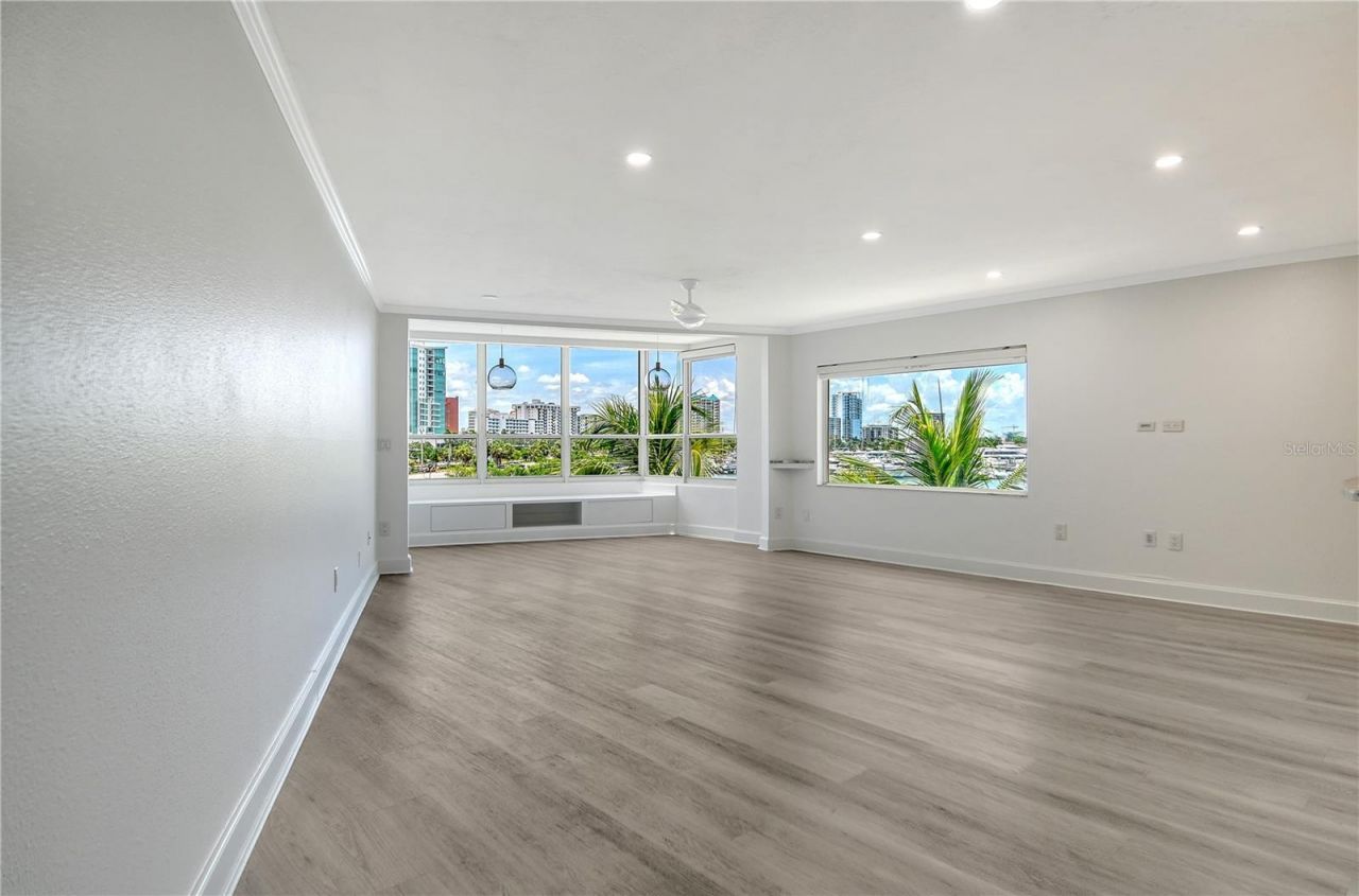 660 Golden Gate Point, Unit 32, Sarasota, FL 34236 Photo