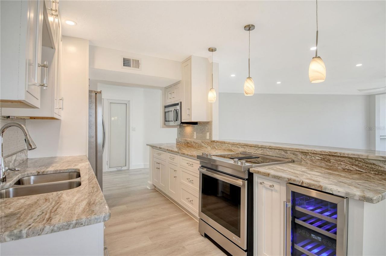 660 Golden Gate Point, Unit 32, Sarasota, FL 34236 Photo