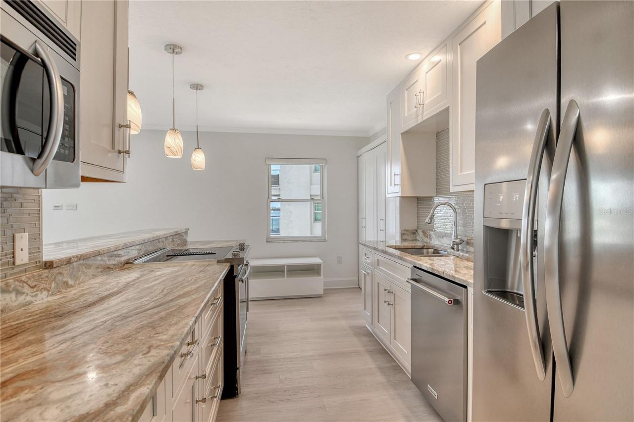 660 Golden Gate Point, Unit 32, Sarasota, FL 34236 Photo