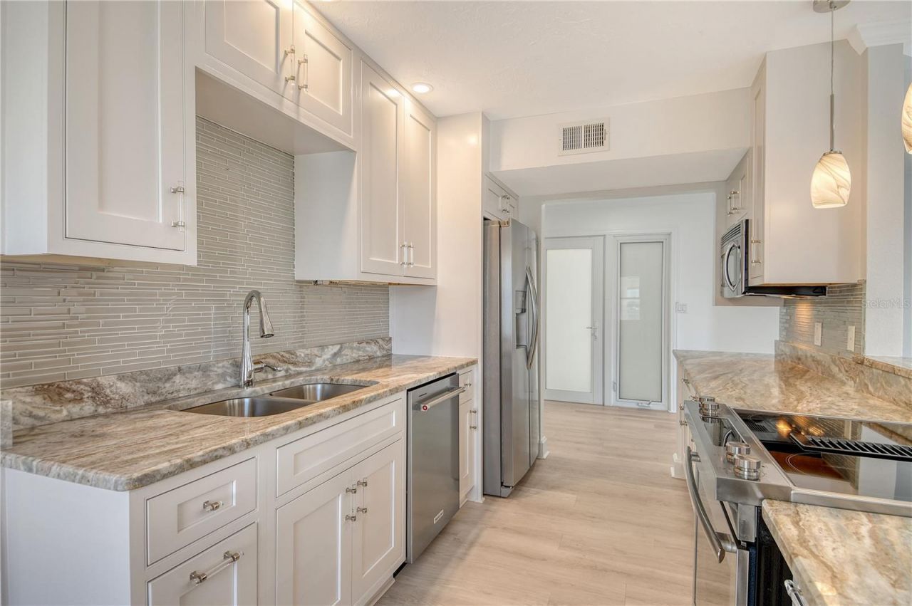 660 Golden Gate Point, Unit 32, Sarasota, FL 34236 Photo