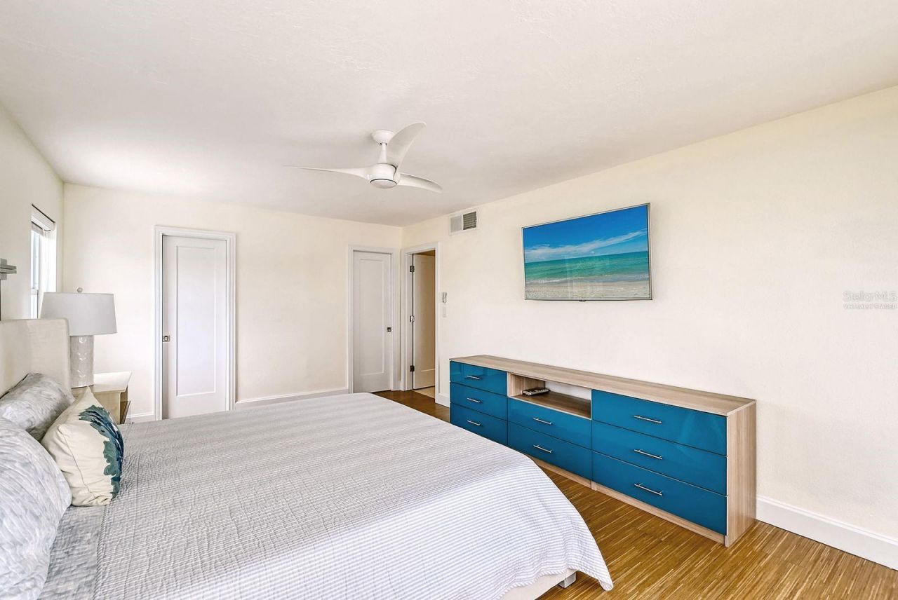 660 Golden Gate Point, Unit 32, Sarasota, FL 34236 Photo