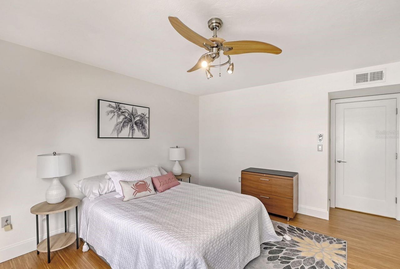 660 Golden Gate Point, Unit 32, Sarasota, FL 34236 Photo