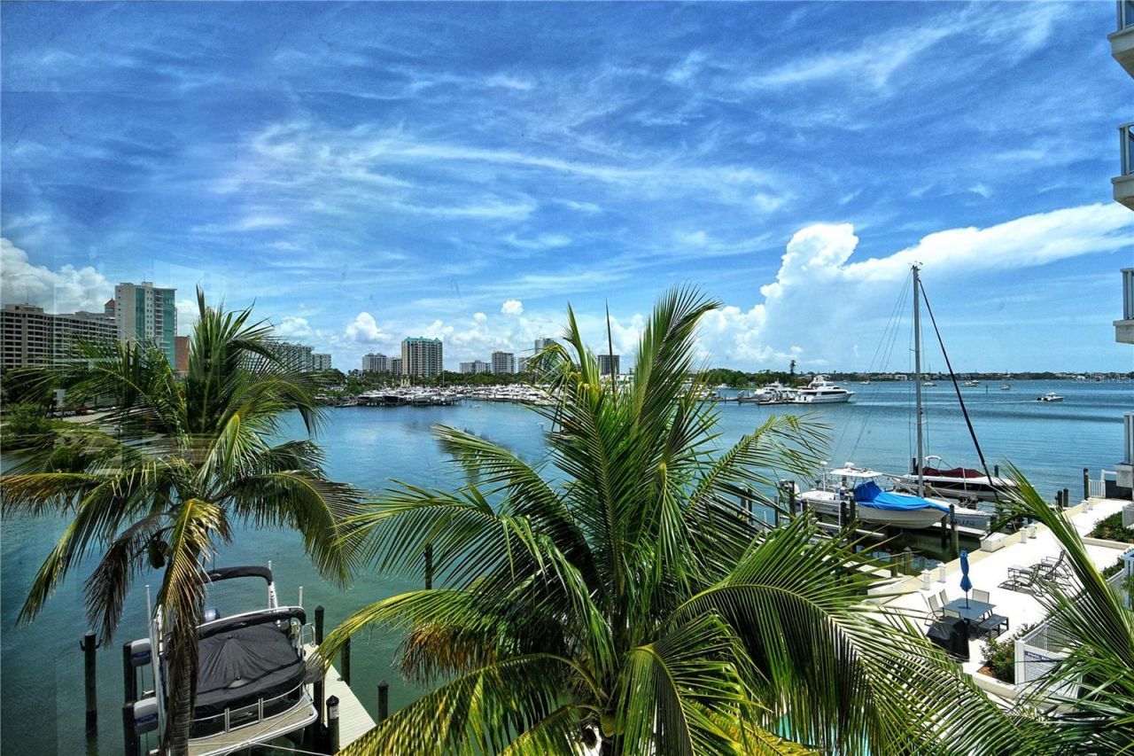 660 Golden Gate Point, Unit 32, Sarasota, FL 34236 Photo