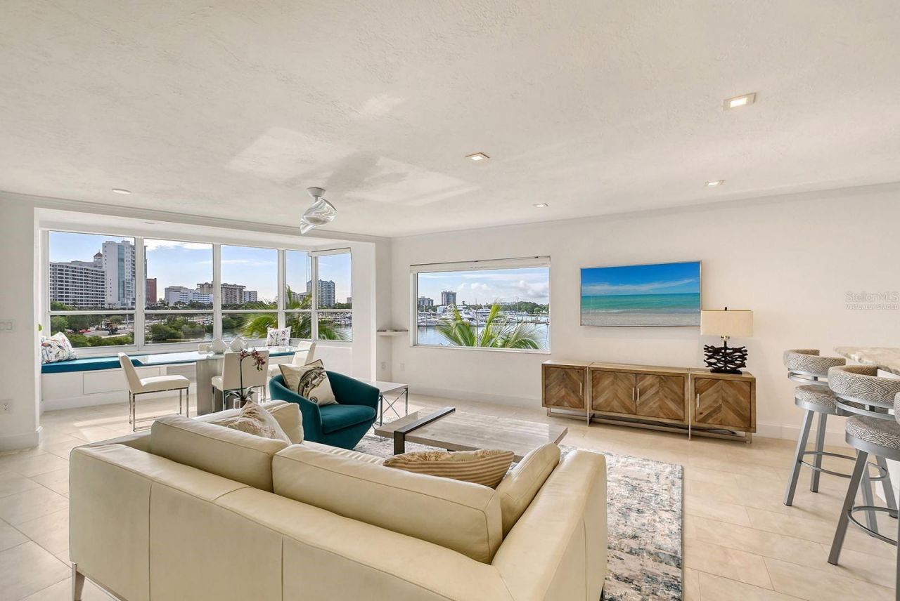 660 Golden Gate Point, Unit 32, Sarasota, FL 34236 Photo