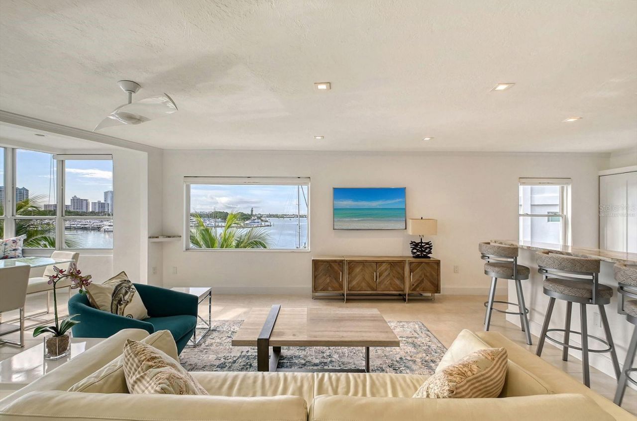 660 Golden Gate Point, Unit 32, Sarasota, FL 34236 Photo