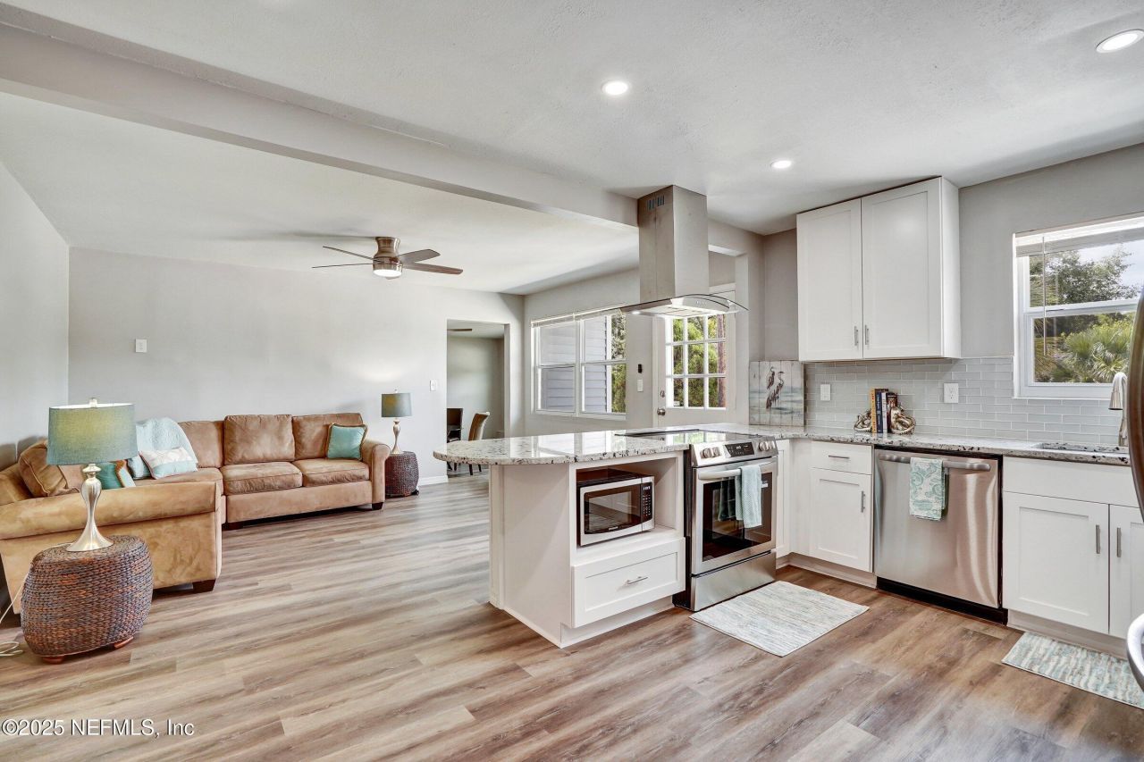 8023 Chateau Drive S, Jacksonville, FL 32221 Photo