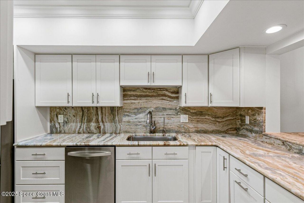 6165 S Mirror Lake Drive, Unit 103, Sebastian, FL 32958 Photo