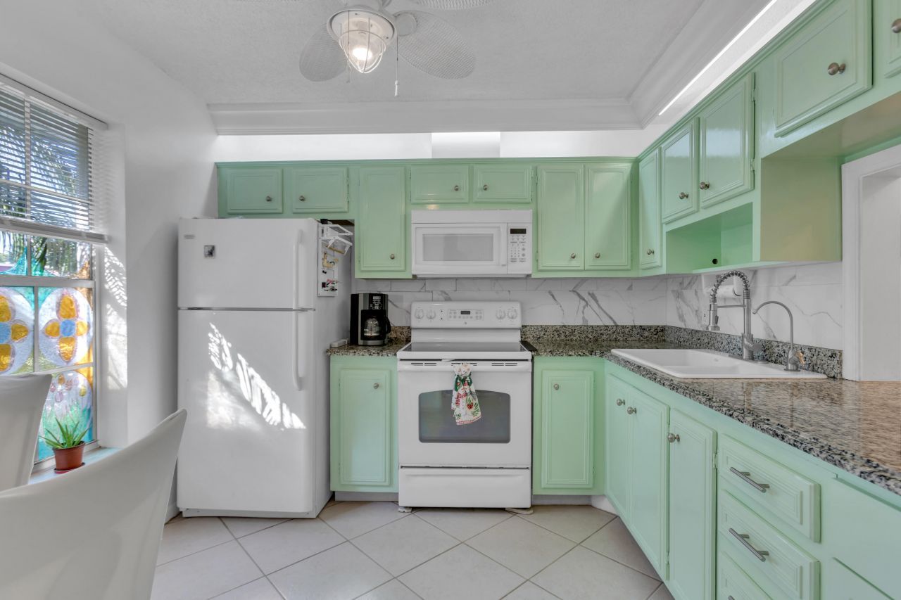 857 Worcester B Lane, Unit B, Lake Worth, FL 33467 Photo