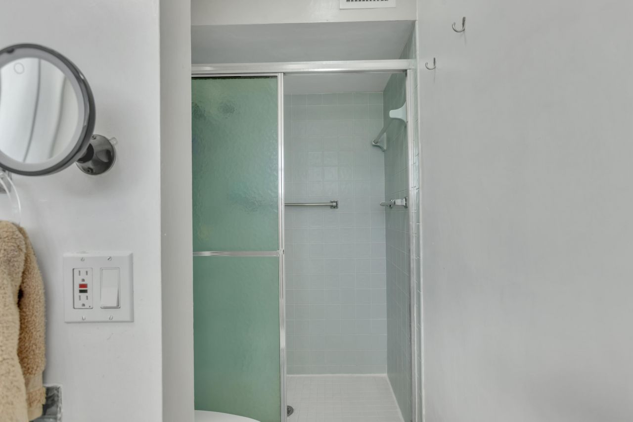 857 Worcester B Lane, Unit B, Lake Worth, FL 33467 Photo
