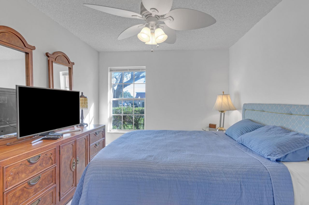 857 Worcester B Lane, Unit B, Lake Worth, FL 33467 Photo
