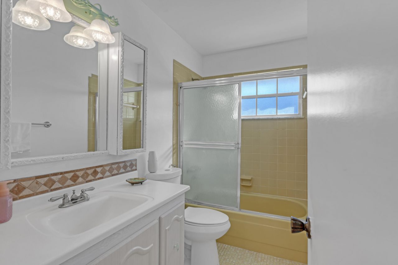 857 Worcester B Lane, Unit B, Lake Worth, FL 33467 Photo