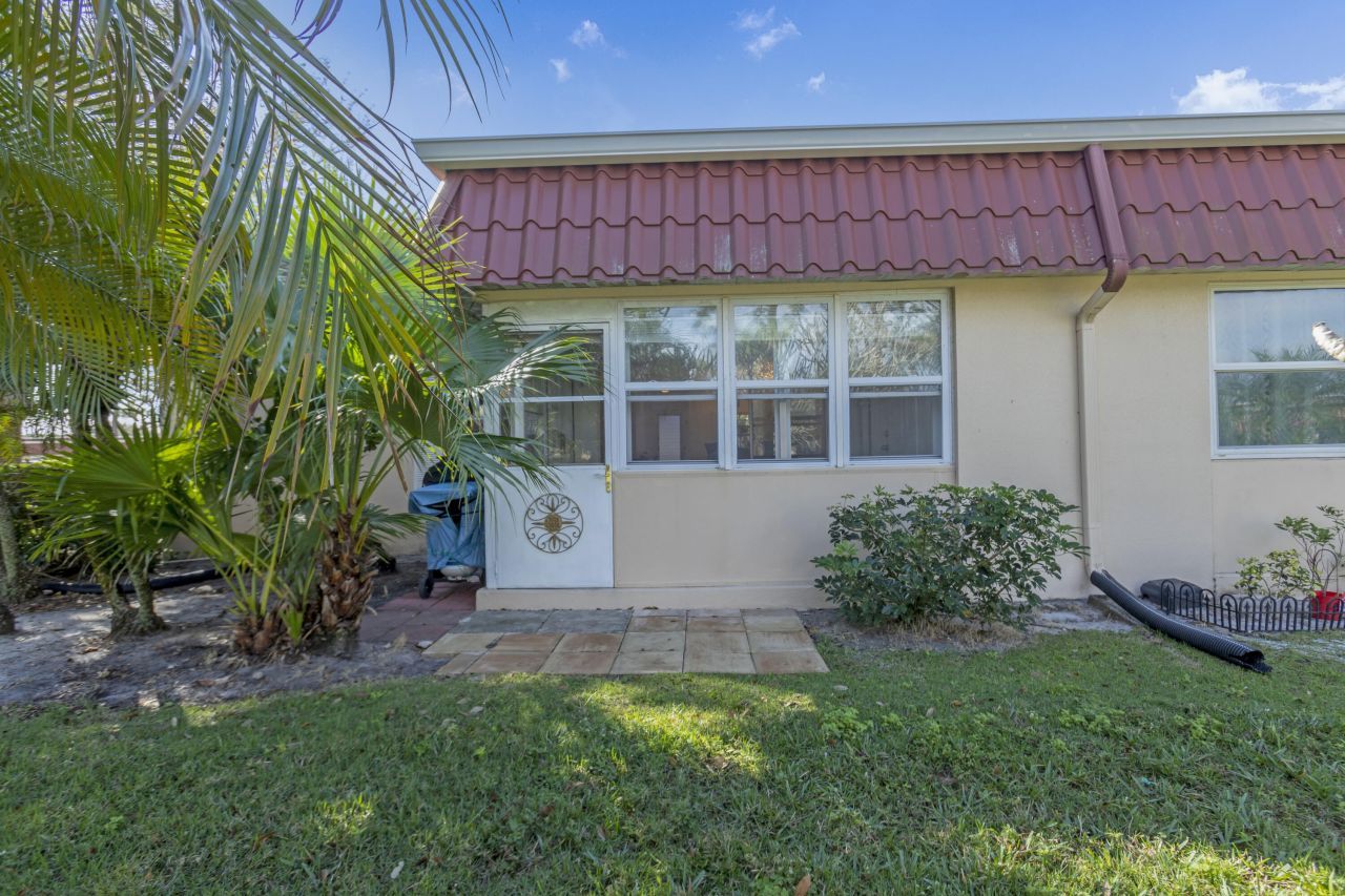857 Worcester B Lane, Unit B, Lake Worth, FL 33467 Photo