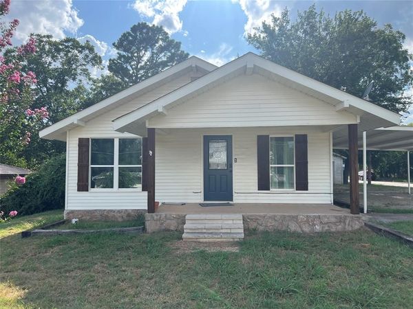 202 S 7th Street, Jacksboro, TX 76458