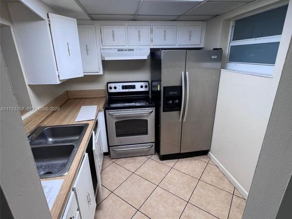 3710 NW 21st St, Unit 411, Lauderdale Lakes, FL 33311