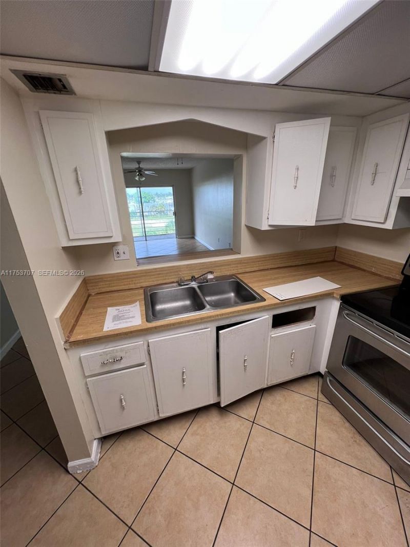 3710 NW 21st St, Unit 411, Lauderdale Lakes, FL 33311 Photo