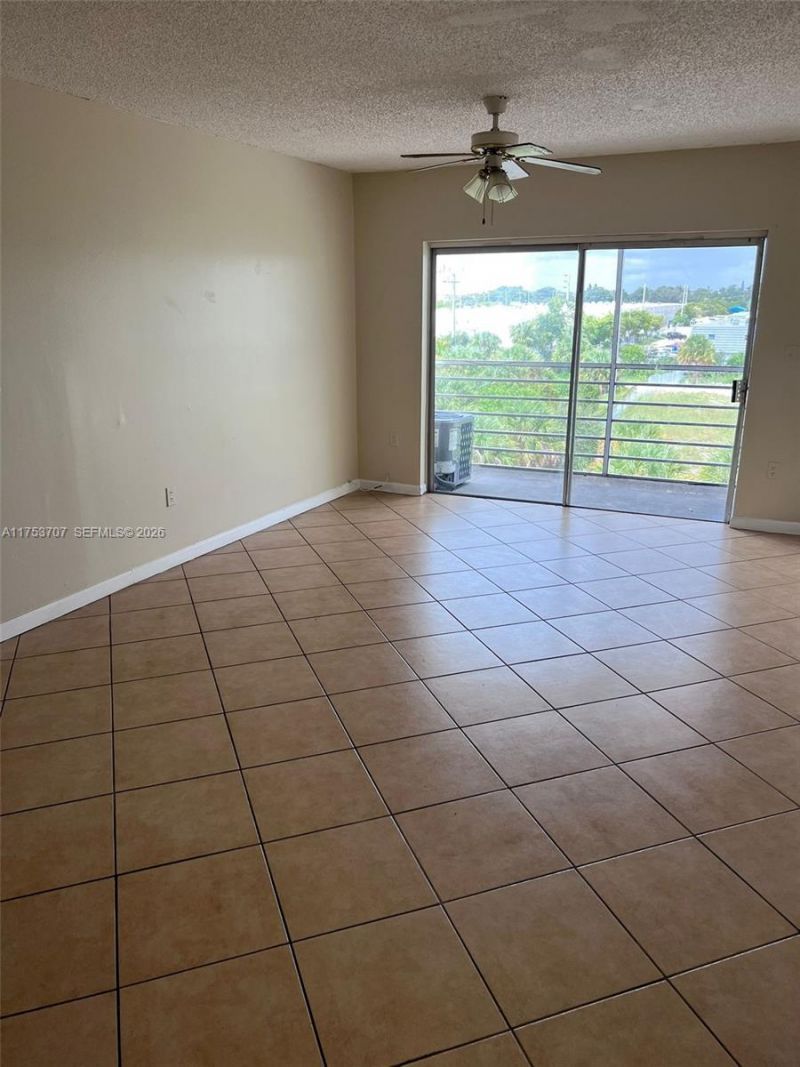 3710 NW 21st St, Unit 411, Lauderdale Lakes, FL 33311 Photo
