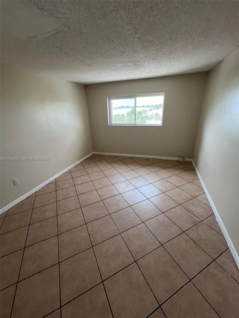 3710 NW 21st St, Unit 411, Lauderdale Lakes, FL 33311 Photo