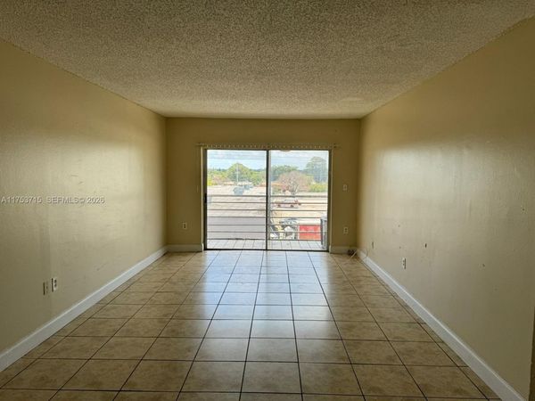 3710 NW 21st St, Unit 302, Lauderdale Lakes, FL 33311