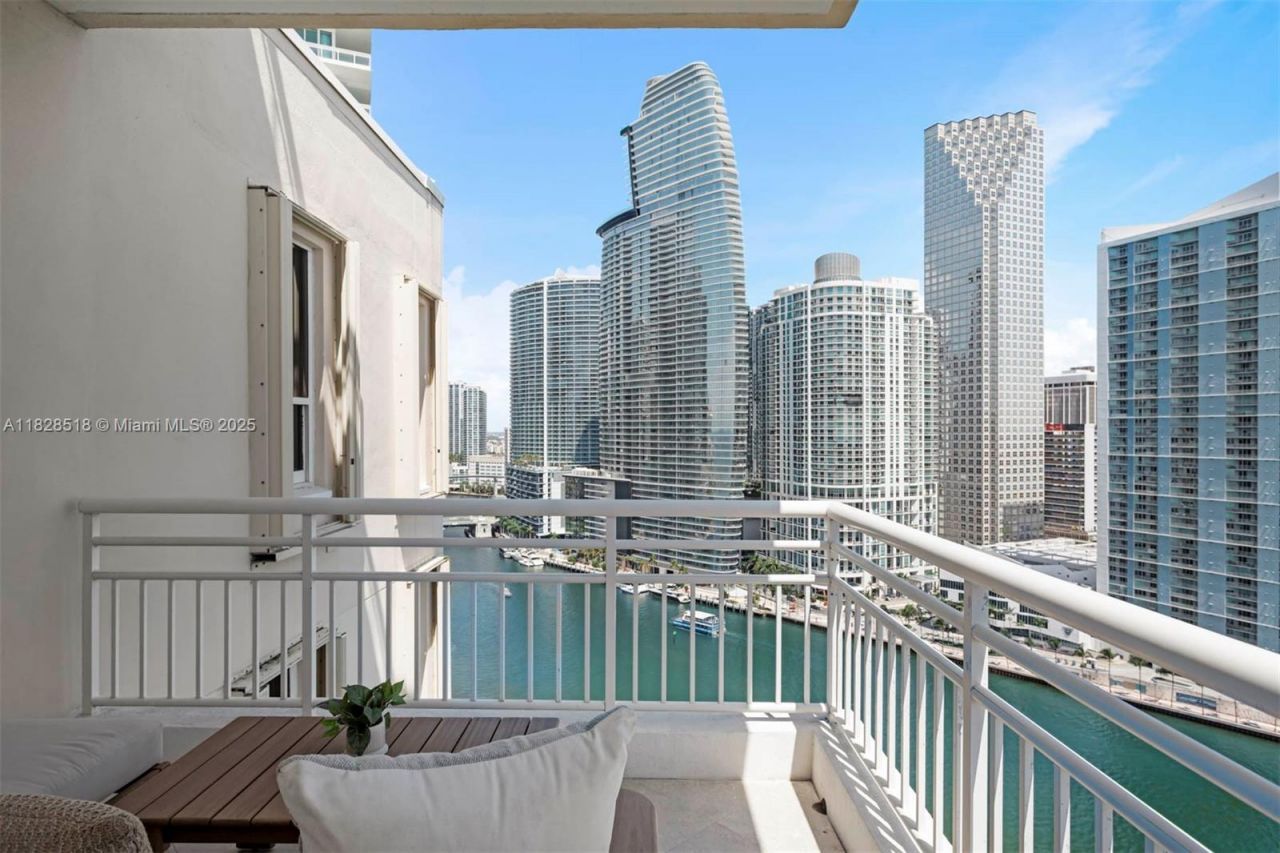 888 Brickell Key Dr, Unit 2606, Miami, FL 33131 Photo