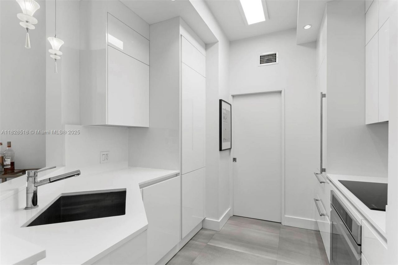 888 Brickell Key Dr, Unit 2606, Miami, FL 33131 Photo