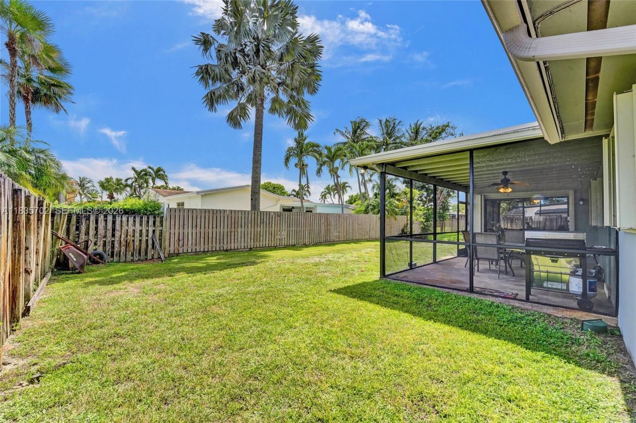 11000 NW 20th St, Pembroke Pines, FL 33026 Photo