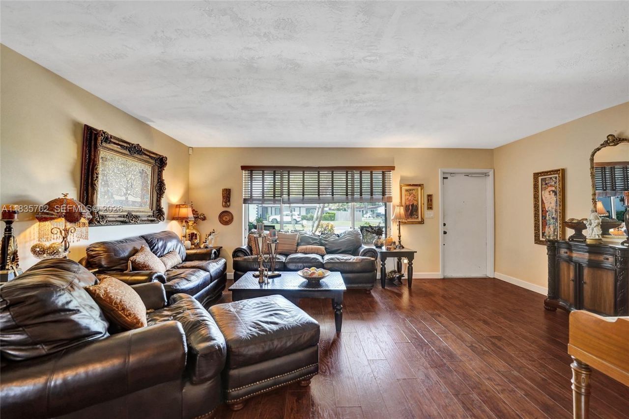 11000 NW 20th St, Pembroke Pines, FL 33026 Photo