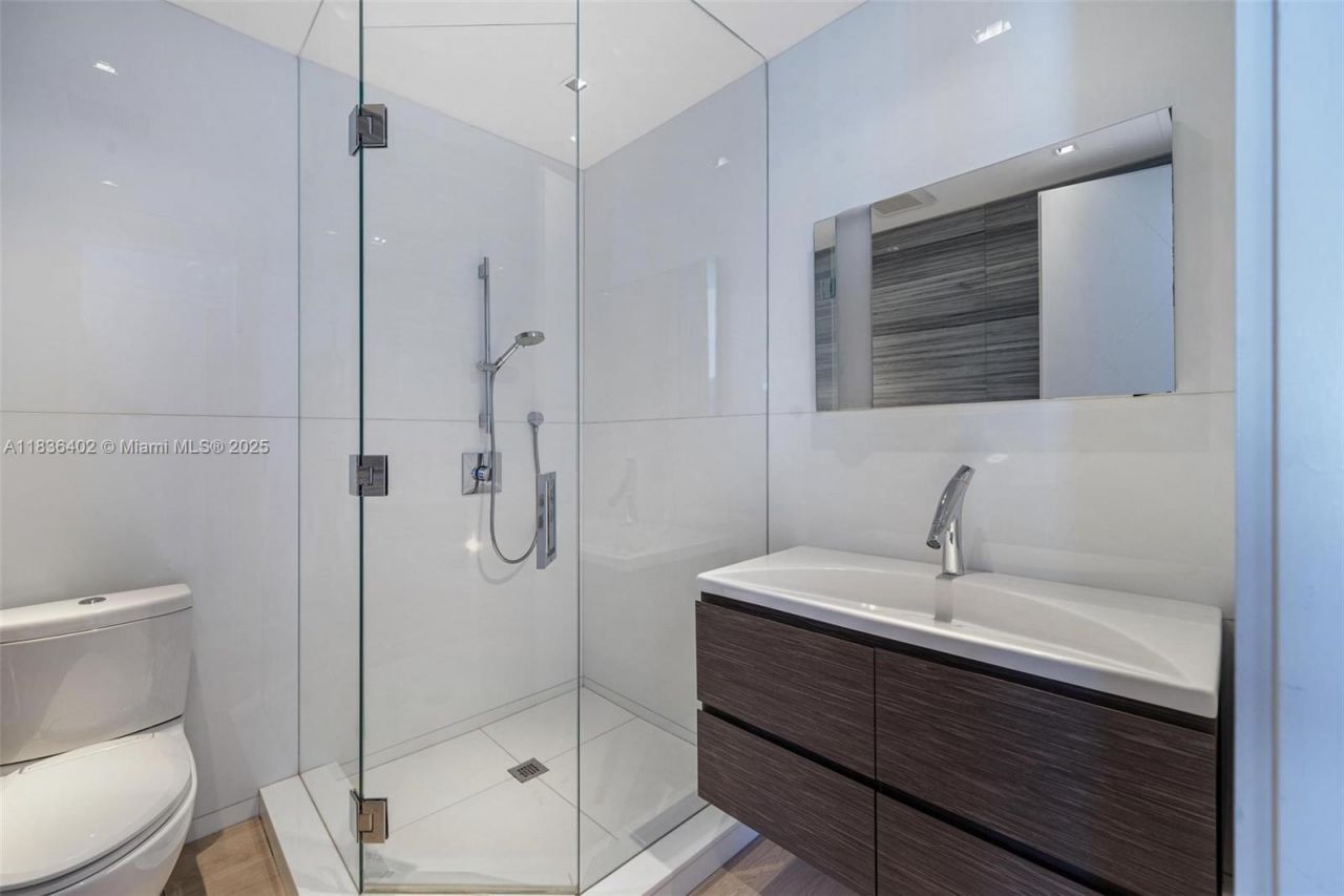 5959 Collins Ave, Unit 705, Miami Beach, FL 33140 Photo