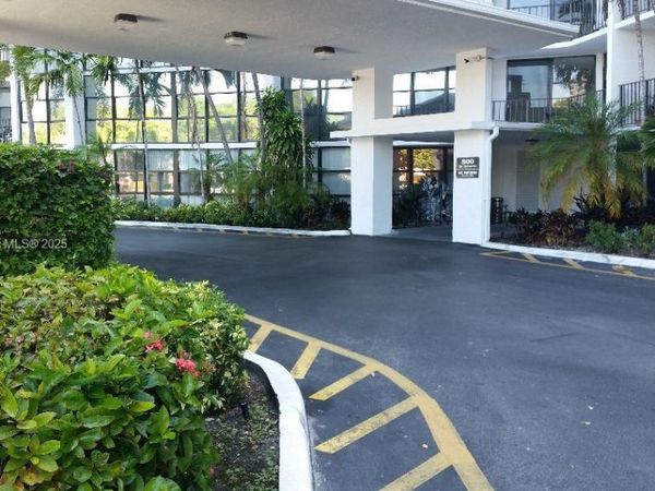 800 Parkview Dr, Unit 226, Hallandale Beach, FL 33009