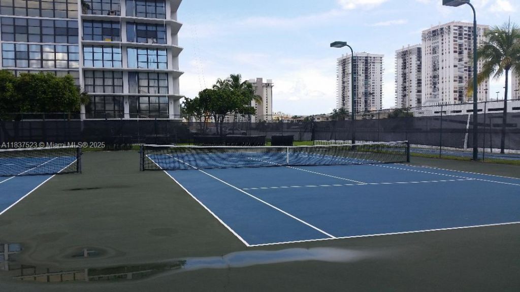 800 Parkview Dr, Unit 226, Hallandale Beach, FL 33009 Photo